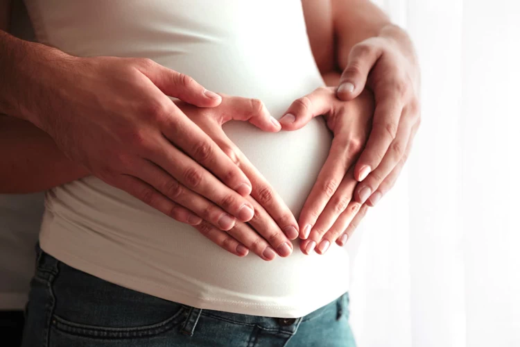 بچه دار شدن در سنین بالا چه خطراتی دارد | رنگ زندگی بچه دار شدن در سنین بالا چه خطراتی دارد