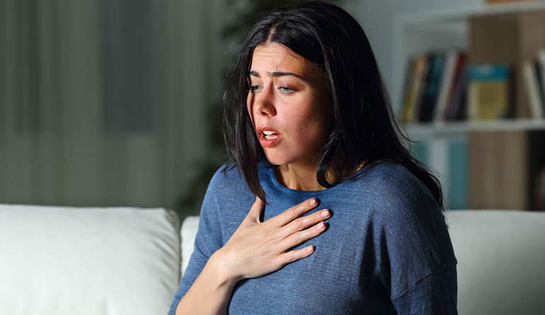 علائم جسمی اضطراب در زنان | رنگ زندگی علائم جسمی اضطراب در زنان