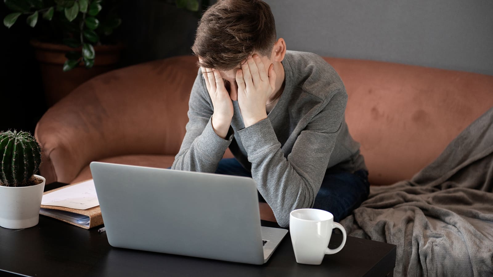 چطور میتوانیم بی انگیزگی در نوجوانان را کم کنیم | رنگ زندگی چطور میتوانیم بی انگیزگی در نوجوانان را کم کنیم